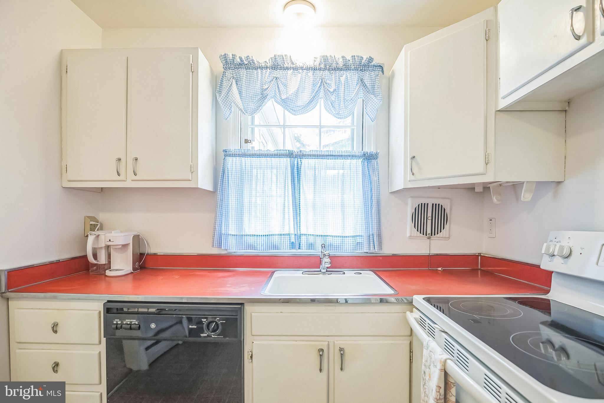 314 Spencer Road Devon, PA 19333 - Photo 11 of 37 Kitchen