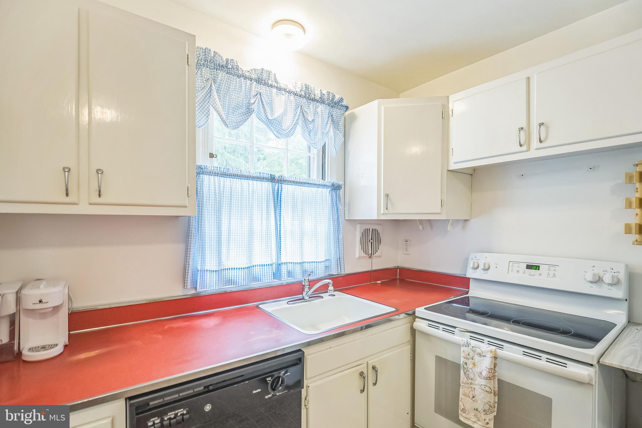 314 Spencer Road Devon, PA 19333 - Photo 12 of 37 Kitchen