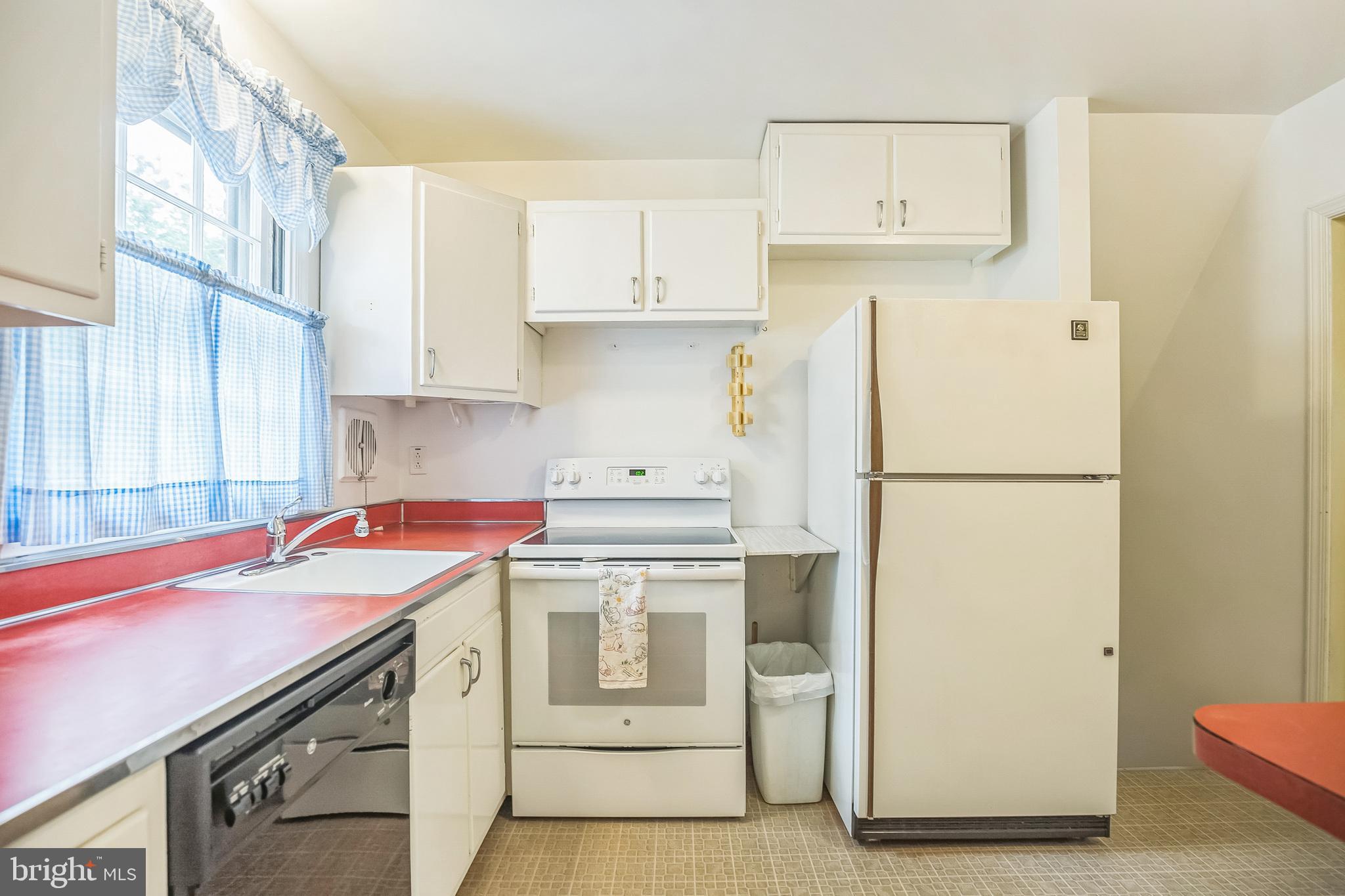 314 Spencer Road Devon, PA 19333 - Photo 13 of 37 Kitchen