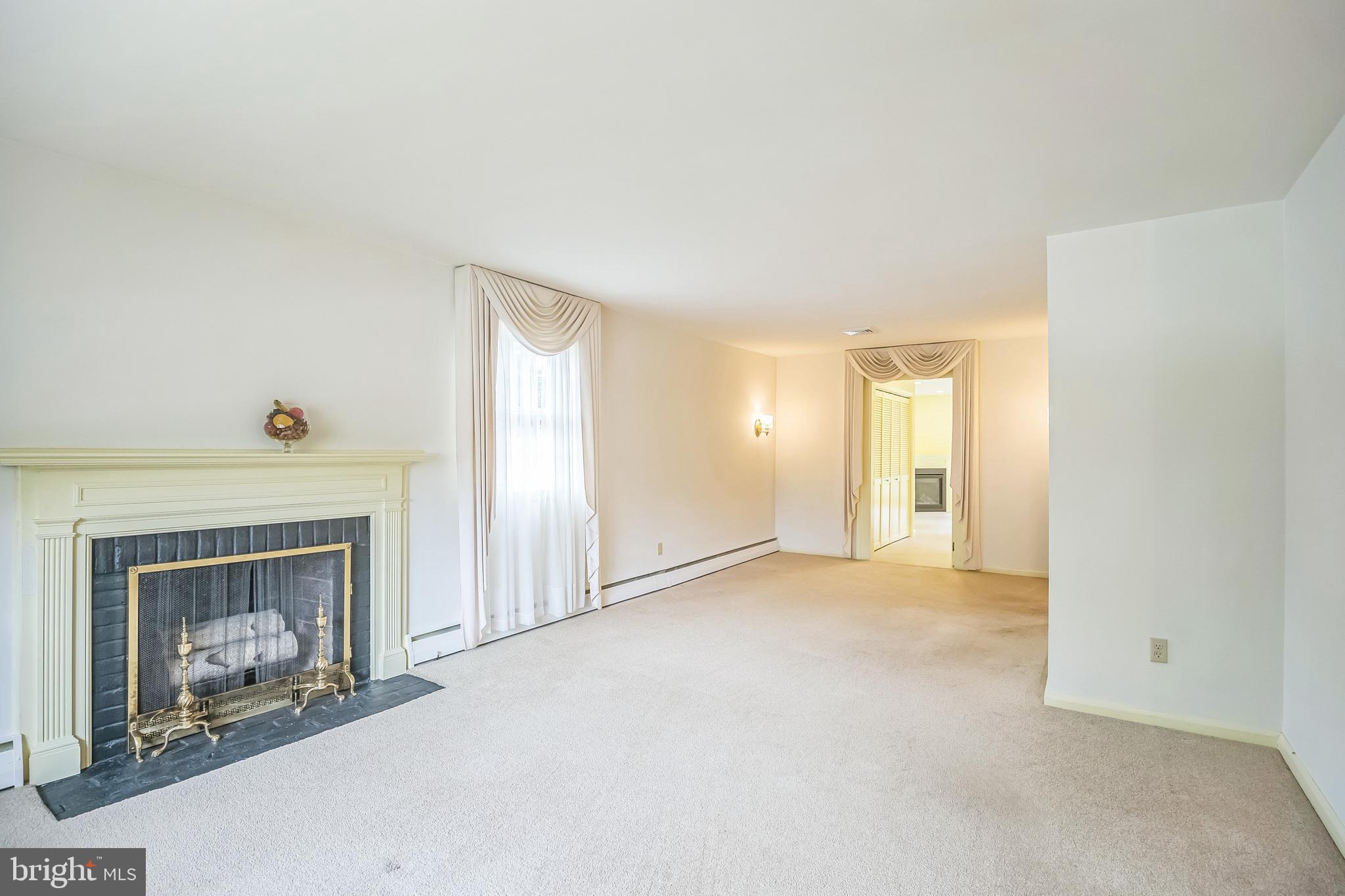 314 Spencer Road Devon, PA 19333 - Photo 5 of 37 Living Room