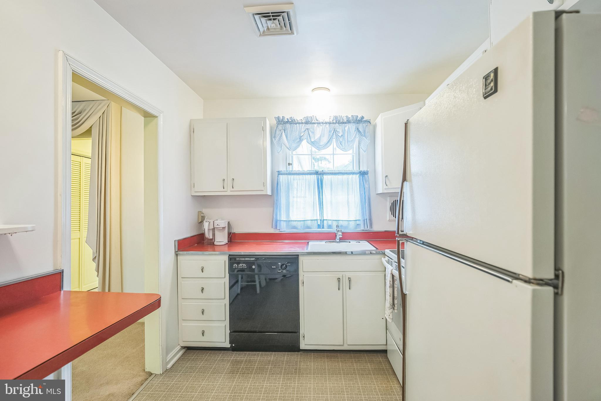 314 Spencer Road Devon, PA 19333 - Photo 9 of 37 Kitchen