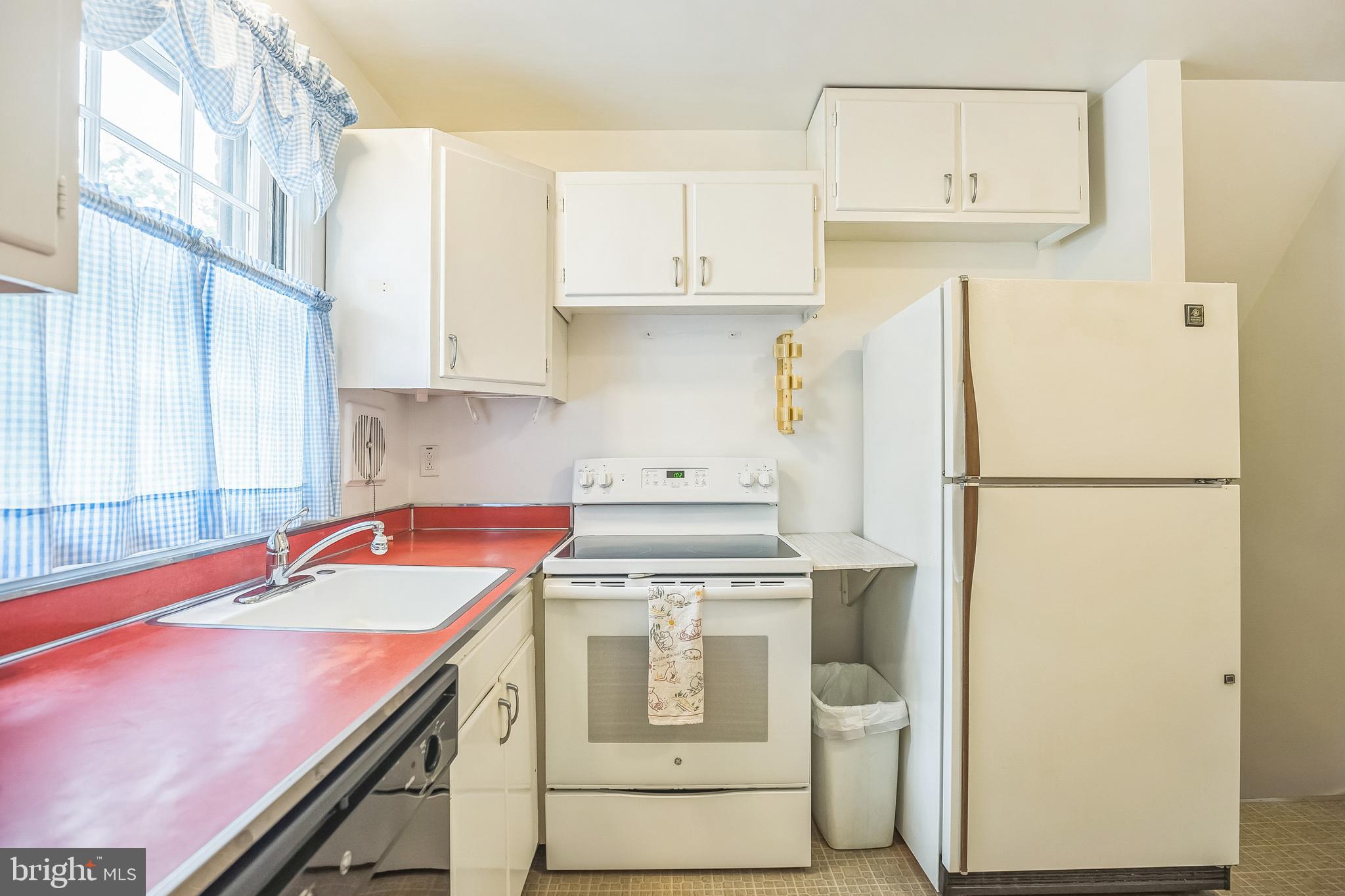 314 Spencer Road Devon, PA 19333 - Photo 10 of 37 Kitchen