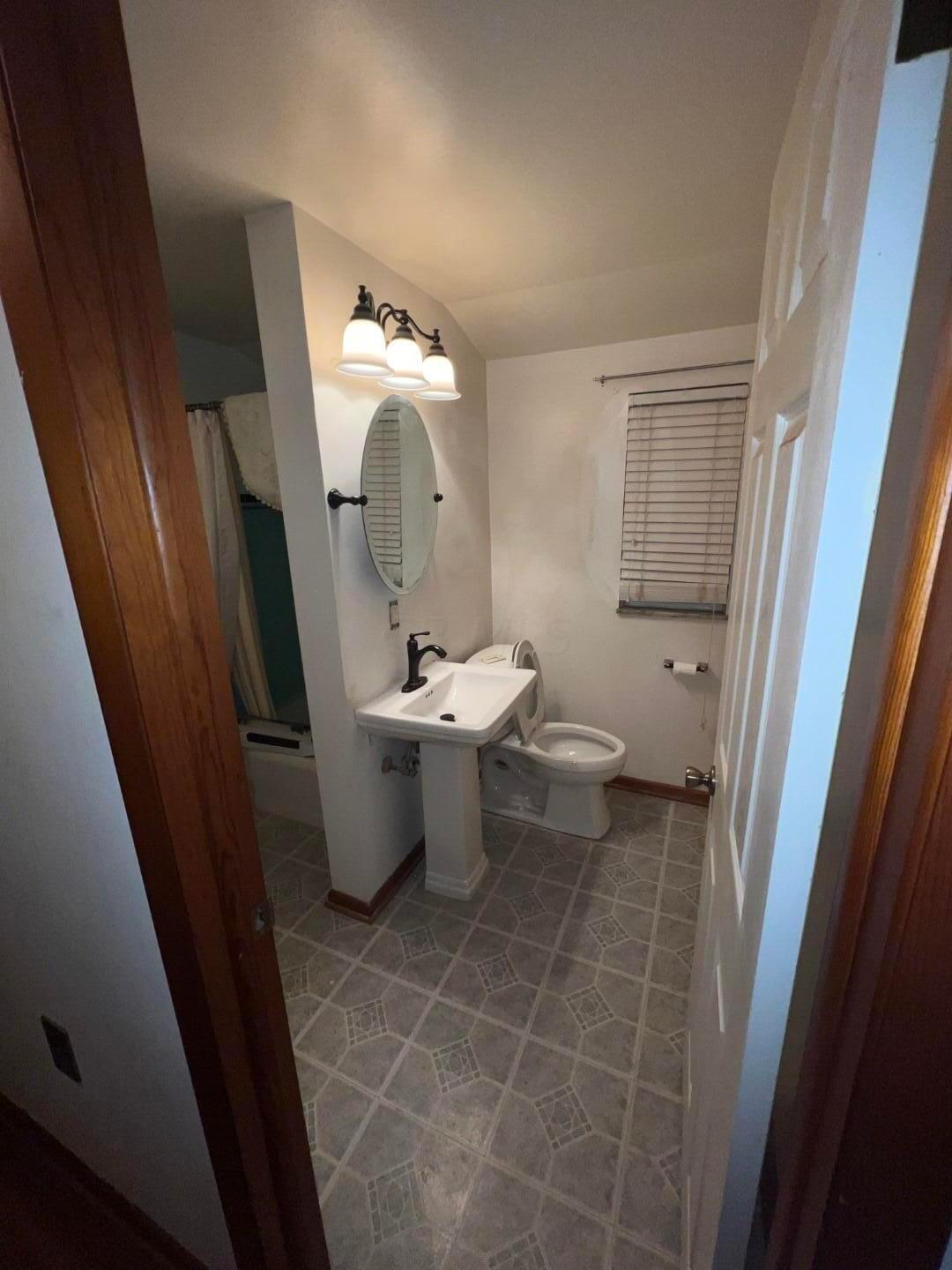 249 Deerfield Road Columbus, OH 43228 - Photo 22 of 40 IMG_1892