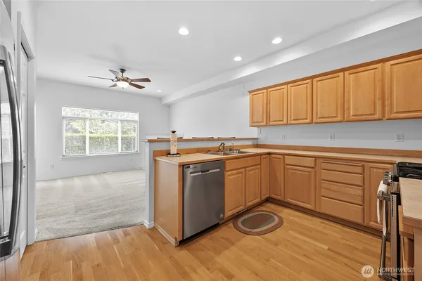 $515,000 | 5300 Glenwood Avenue, Unit R1, Everett, WA 98203