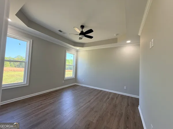 a view of empty room with a ceiling fan and window
