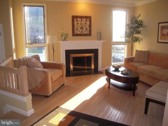 101 Lancefield Road Baltimore, MD 21209 - Photo 5 of 25 Living Room