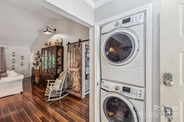 a view of a bedroom with washer and dryer