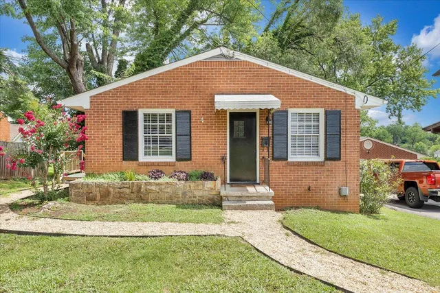 $1,750 | 714 Academy Street, Salem, VA 24153