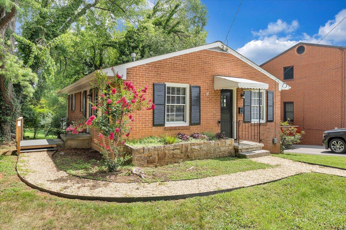 714 Academy Street Salem, VA 24153 - Photo 2 of 31 31-MIB09570