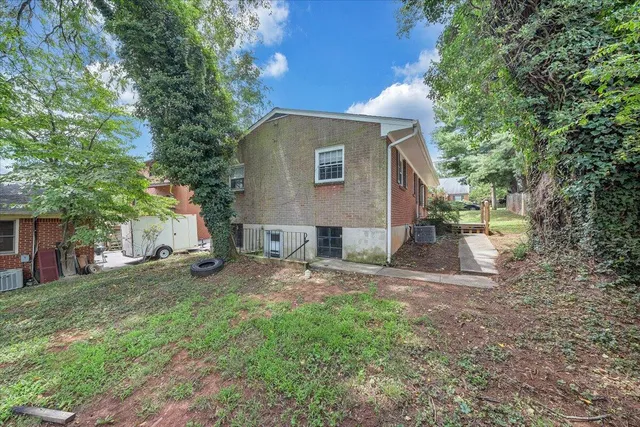 $1,750 | 714 Academy Street, Salem, VA 24153