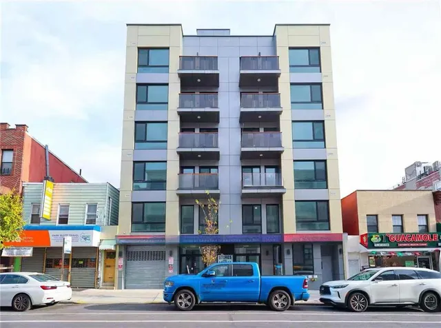 $933,000 | 643 5th Avenue, Unit 4D | Greenwood Heights