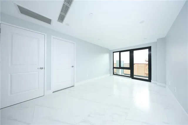 $933,000 | 643 5th Avenue, Unit 4D | Greenwood Heights