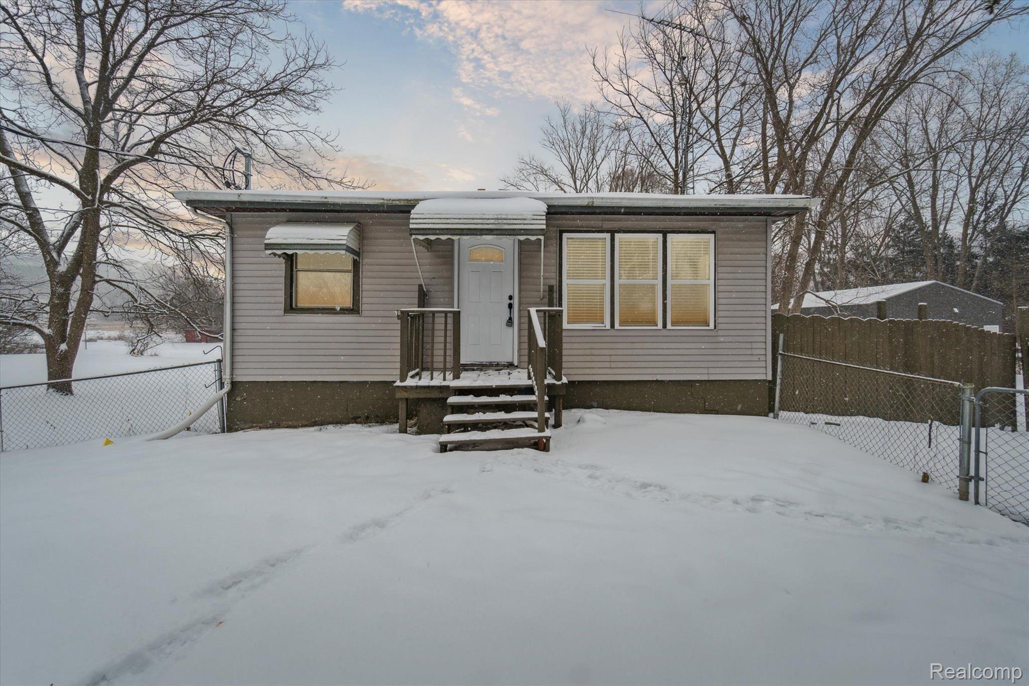 4214 North Linden Road Flint, MI 48504 - Photo 1 of 27 Gallery Image 1