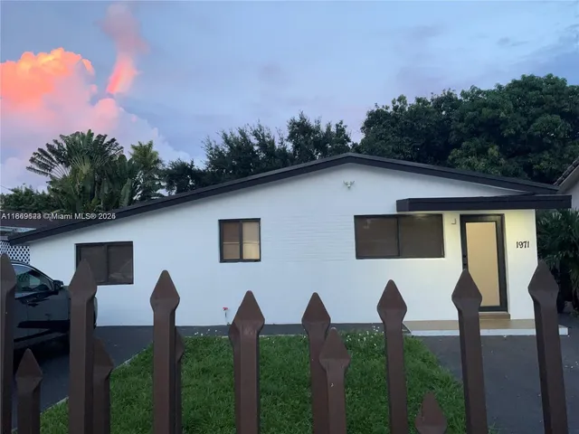 $650,000 | 1971 West 2nd Avenue, Hialeah, FL 33010