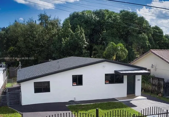 $650,000 | 1971 West 2nd Avenue, Hialeah, FL 33010