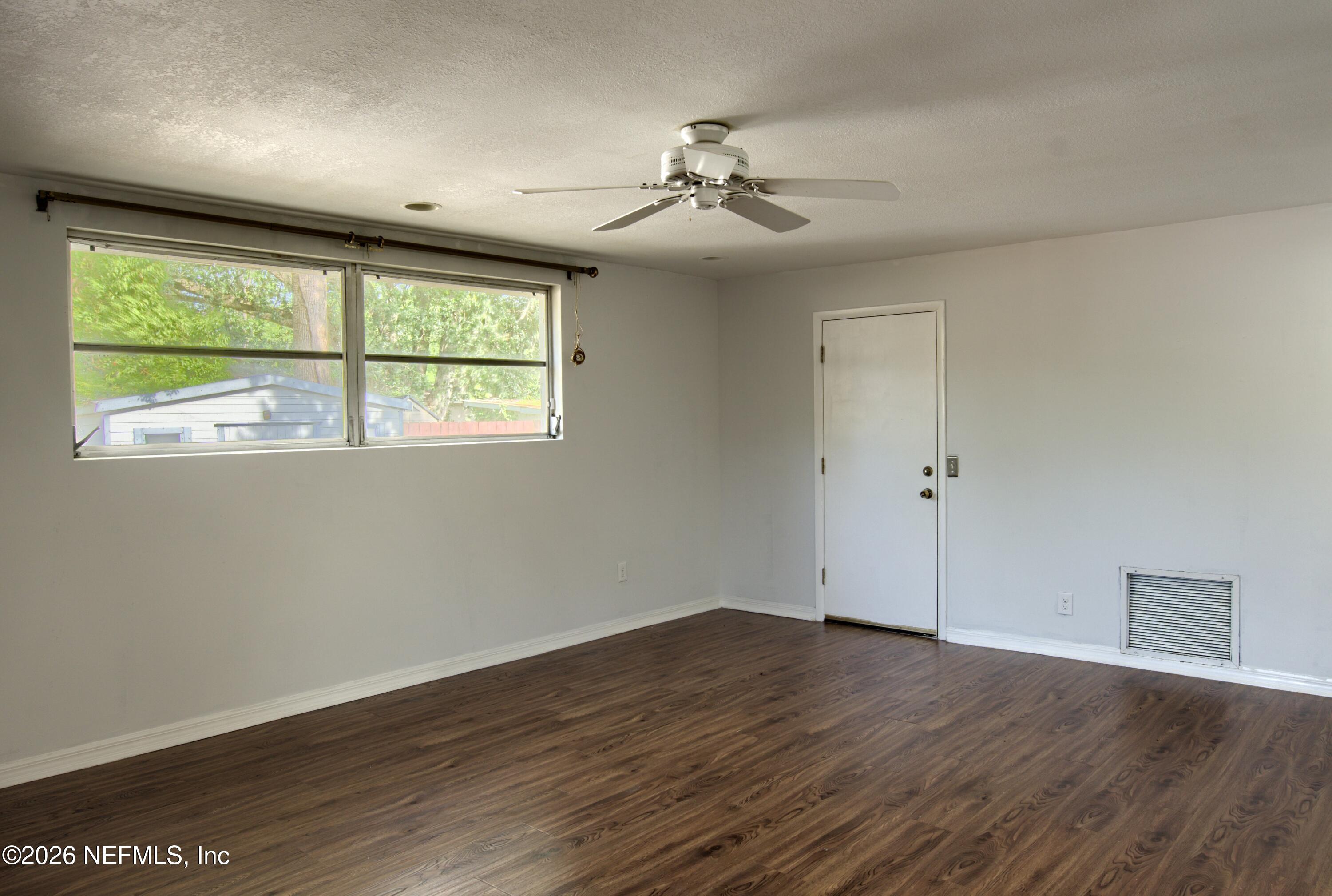 1370 Labelle Street Jacksonville, FL 32205 - Photo 13 of 27 LivingRoom1
