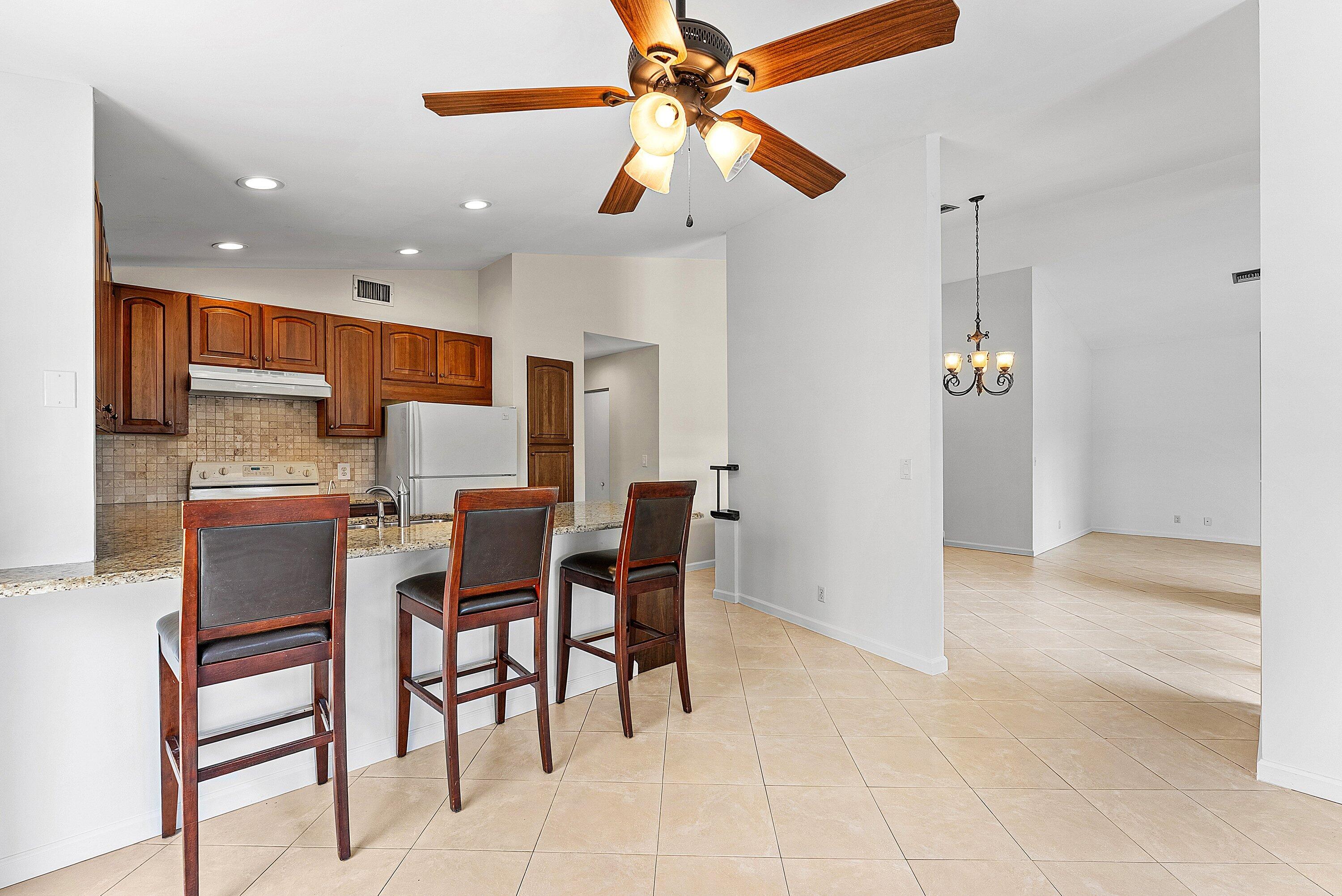 21423 Summertrace Circle Boca Raton, FL 33428 - Photo 5 of 47 008-21423SummertraceCircle-BocaRaton-FL-