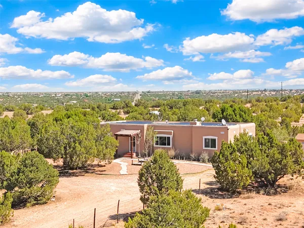$600,000 | 5 Kachina Road, Santa Fe, NM 87508