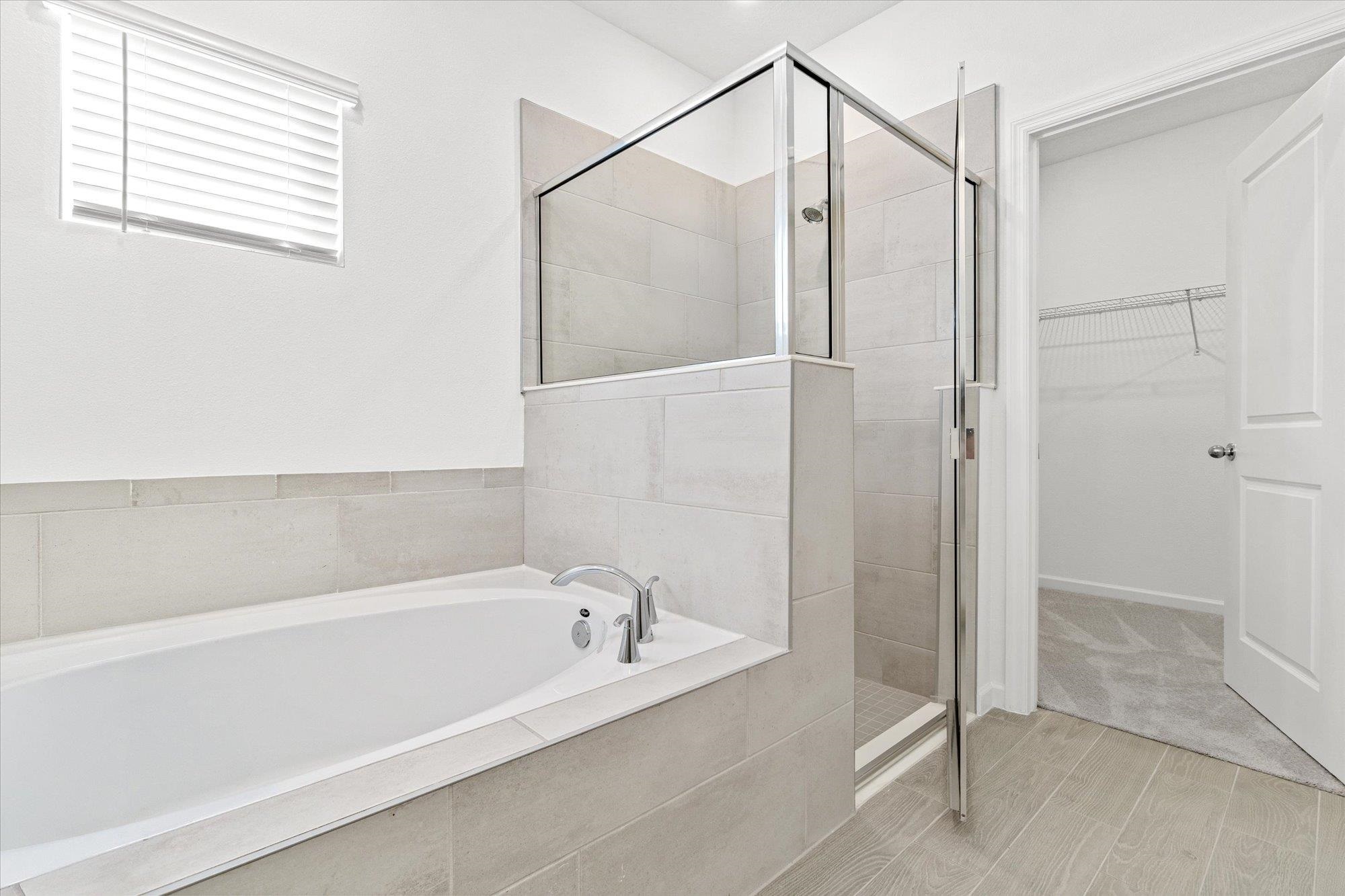 89 Kingsley Pk Way St. Augustine, FL 32084 - Photo 19 of 67 a bathroom with a bathtub and a shower