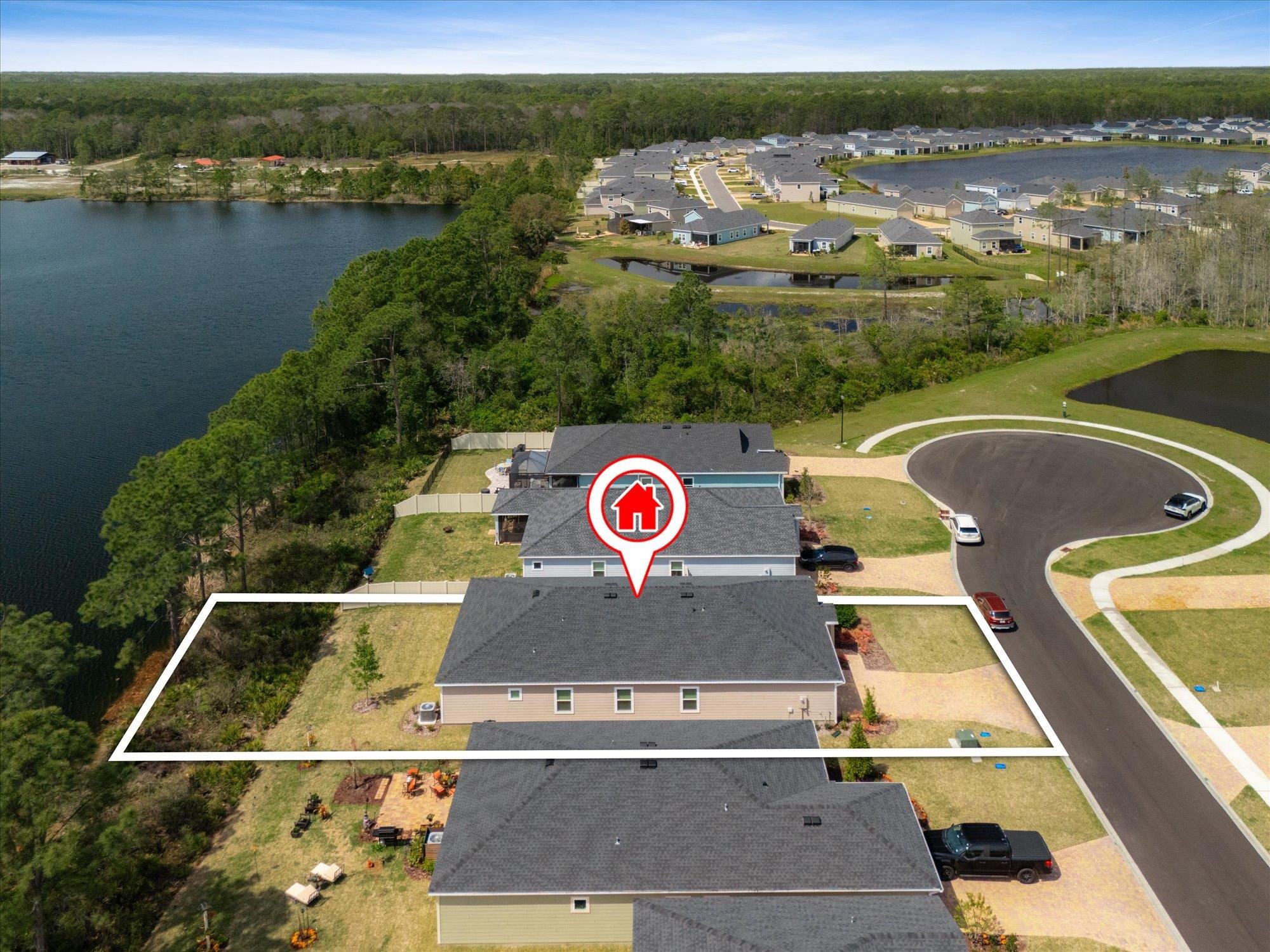 89 Kingsley Pk Way St. Augustine, FL 32084 - Photo 56 of 67 Aerial overview of property's location featuring a large body of water, property boundaries highlighted, and nearby suburban area