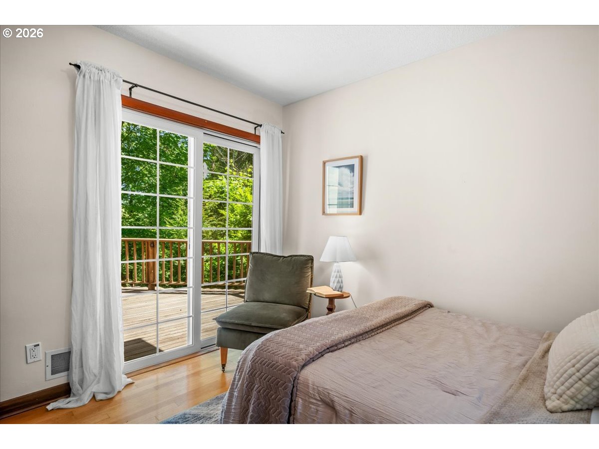 10332 Southwest Lancaster Road Portland, OR 97219 - Photo 25 of 48