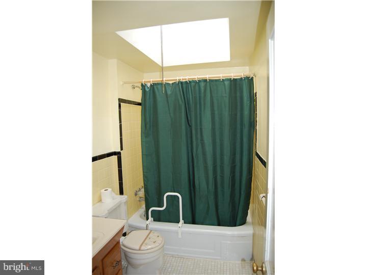 797 Bennington Road Folcroft, PA 19032 - Photo 14 of 20 Bathroom