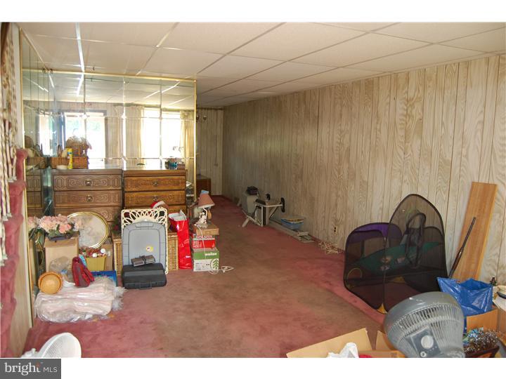 797 Bennington Road Folcroft, PA 19032 - Photo 4 of 20 Living Room
