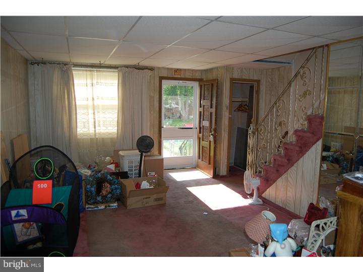 797 Bennington Road Folcroft, PA 19032 - Photo 5 of 20 Living Room