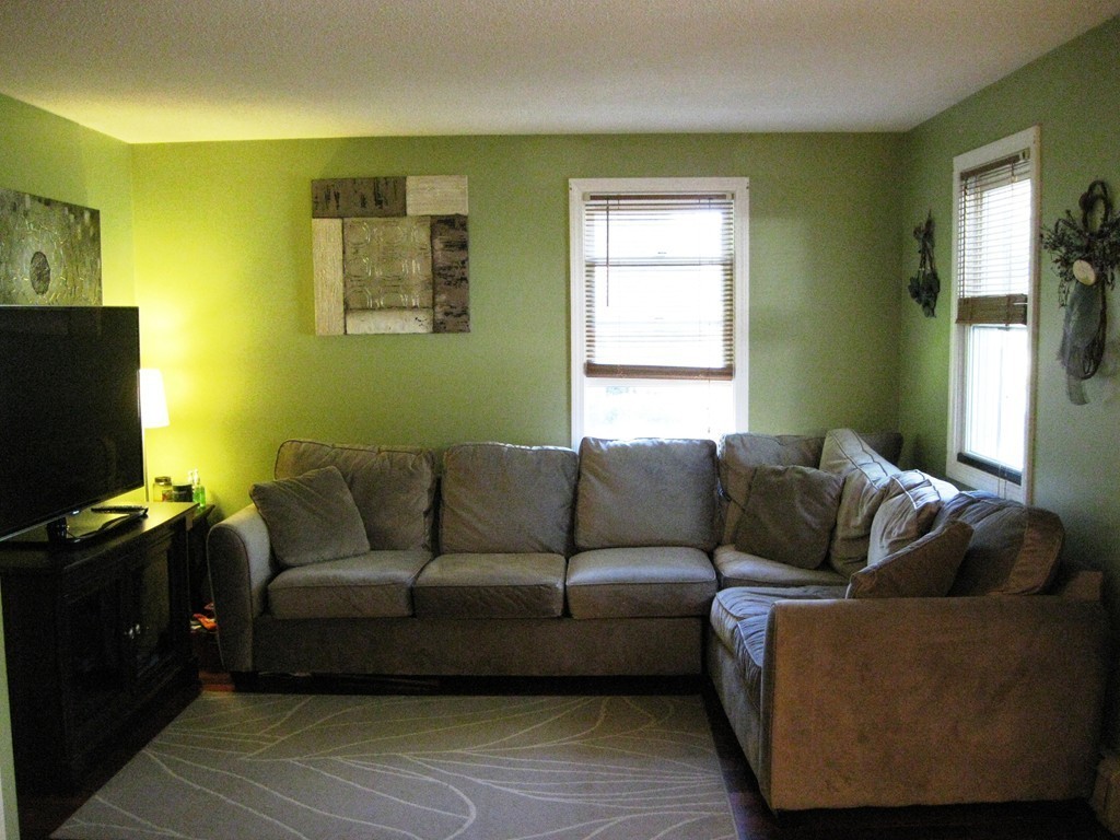 33 Morgan Road Holbrook, MA 02343 - Photo 3 of 17