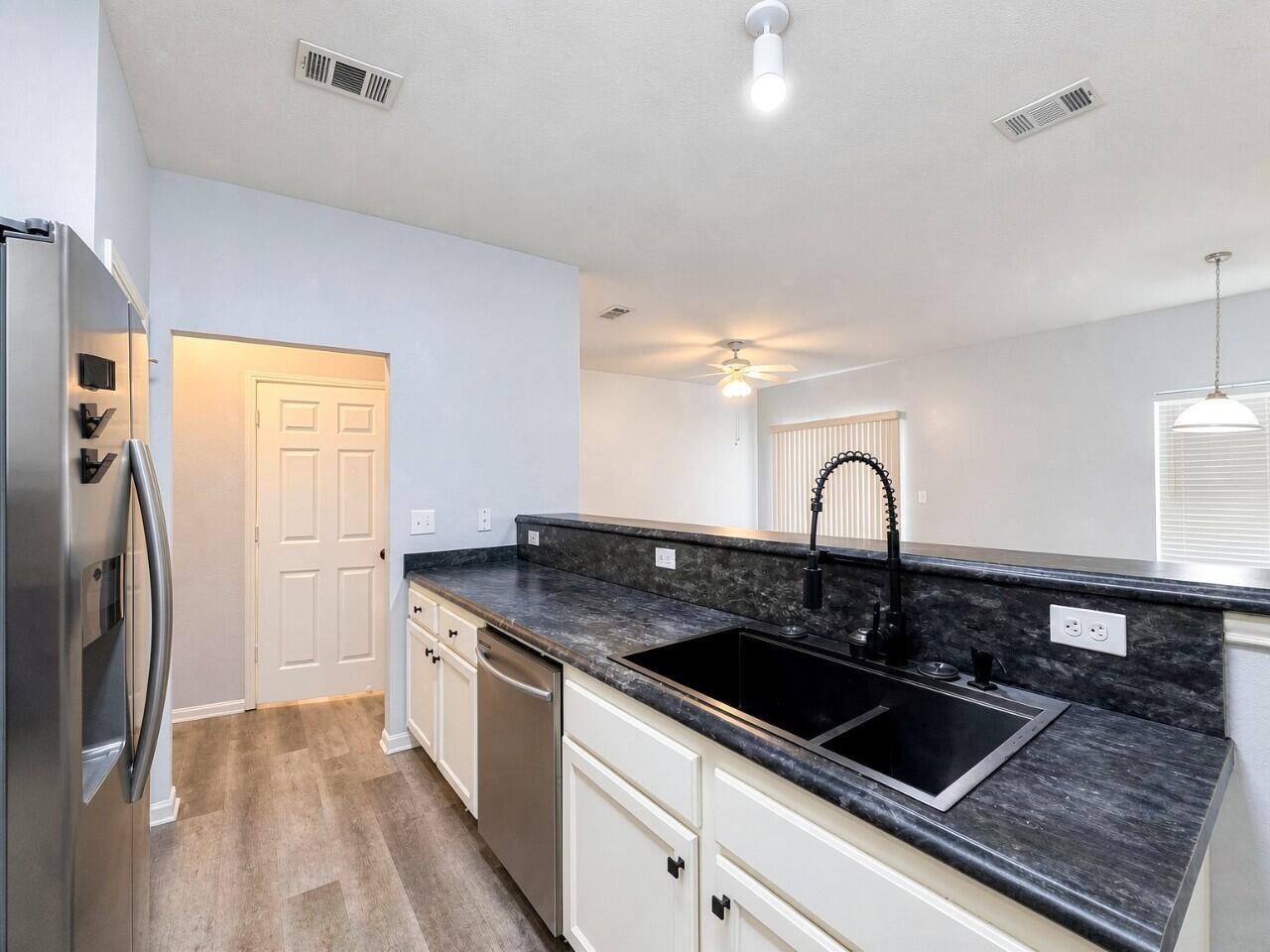 1014 Airport Road, Unit 121 Destin, FL 32541 - Photo 9 of 24 19-interior_kitchen_2