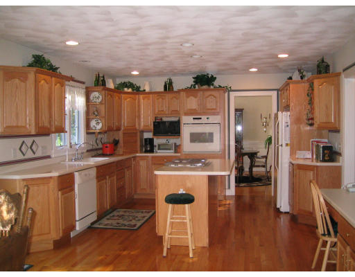 131 Pheasant Brook Road North Andover, MA 01845 - Photo 9 of 10 Gallery Image 9