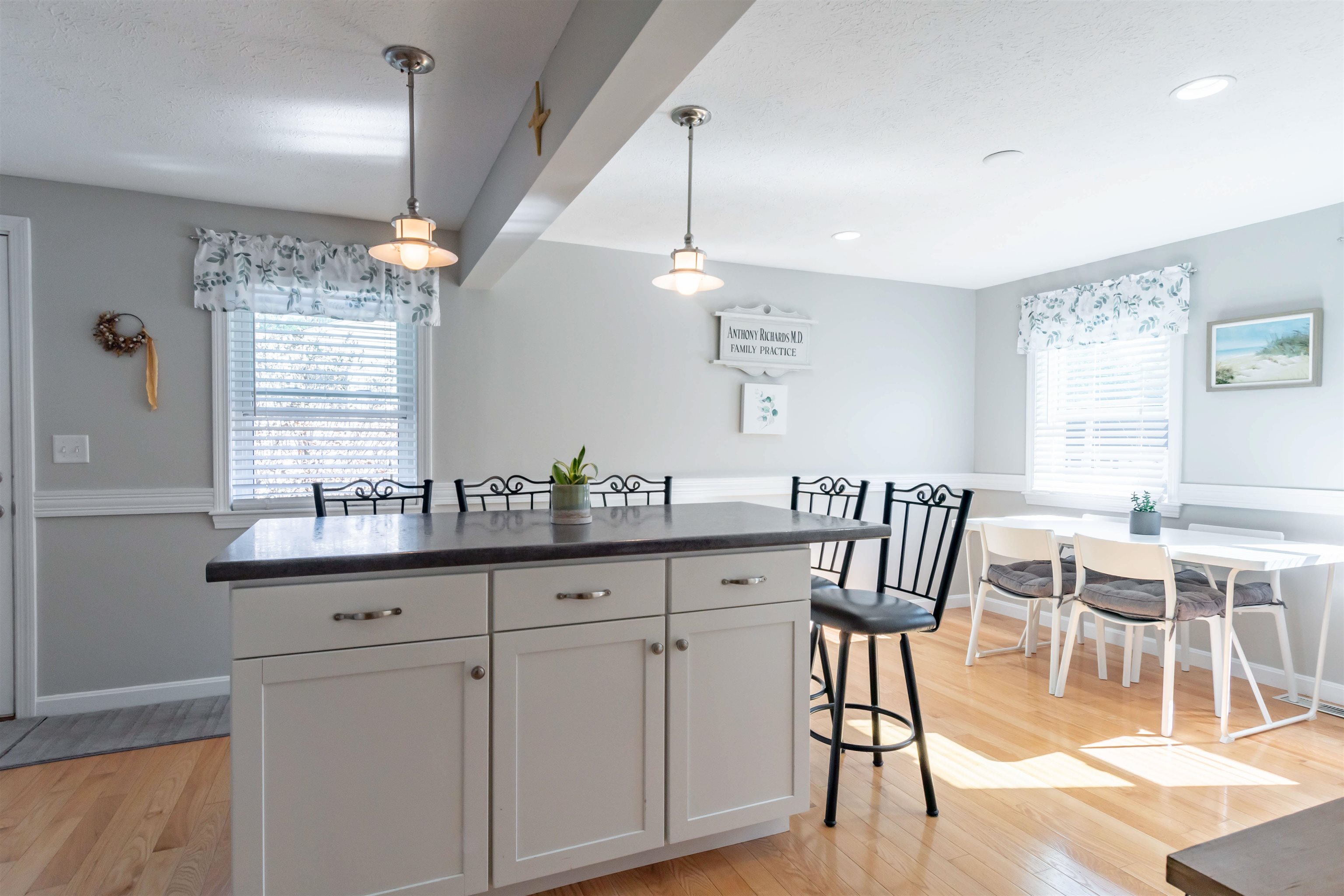6 Rene Drive Nashua, NH 03062 - Photo 3 of 29 Gallery Image 3