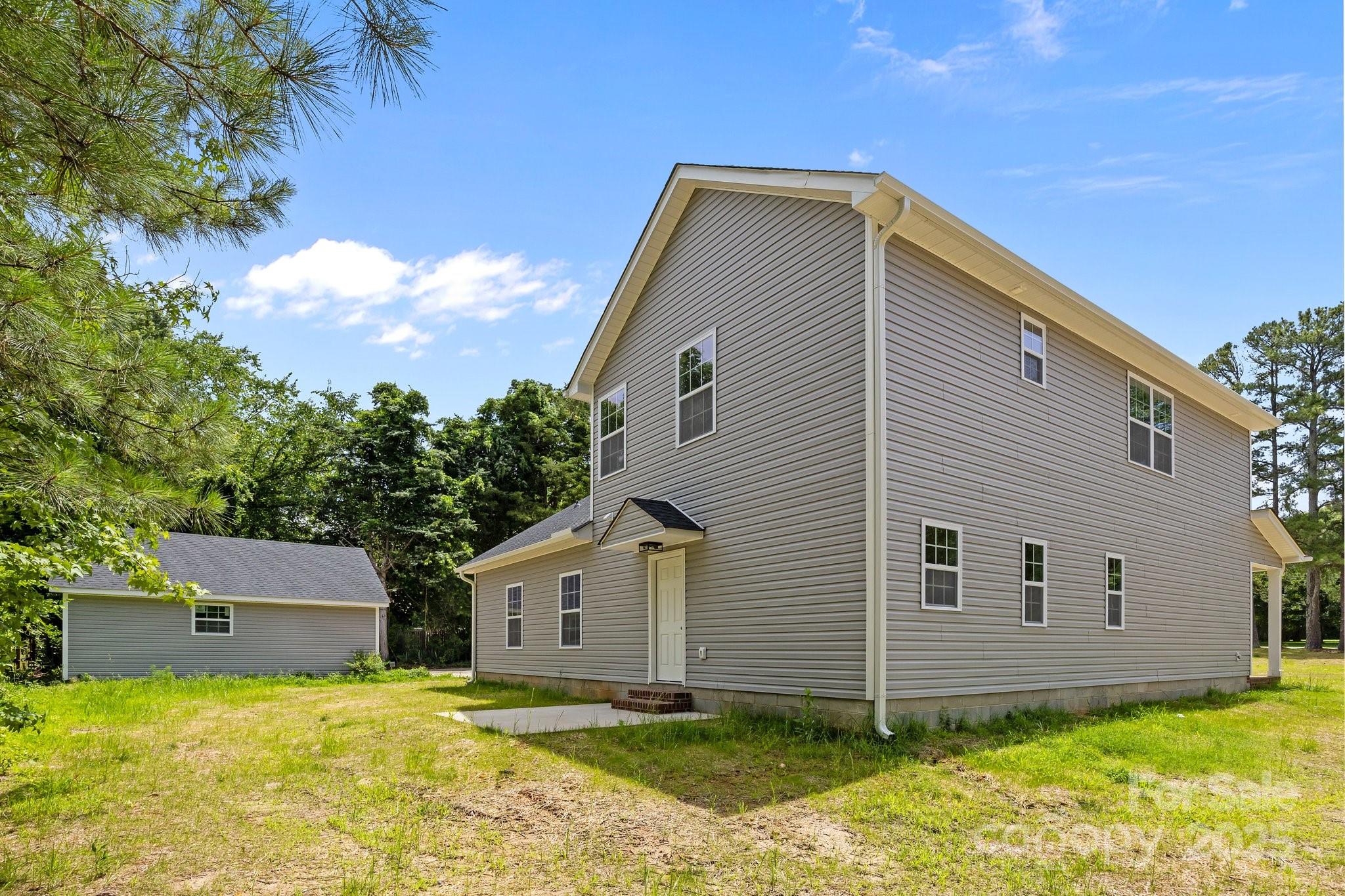 126 Aurora Boulevard Matthews, NC 28105 - Photo 35 of 41 a front view of a house with a yard