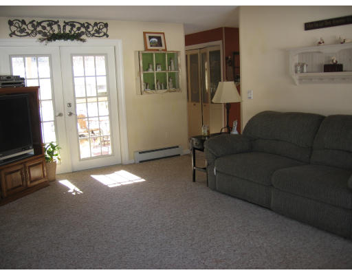 131 Palo Alto Road Springfield, MA 01128 - Photo 3 of 26
