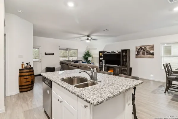 $2,500 | 14702 Somerset Mill, San Antonio, TX 78254