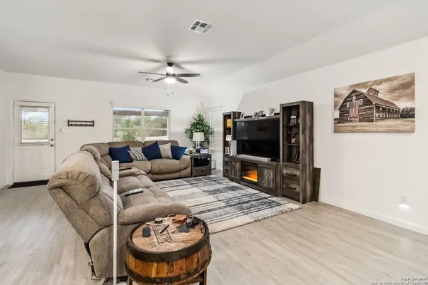 $2,500 | 14702 Somerset Mill, San Antonio, TX 78254