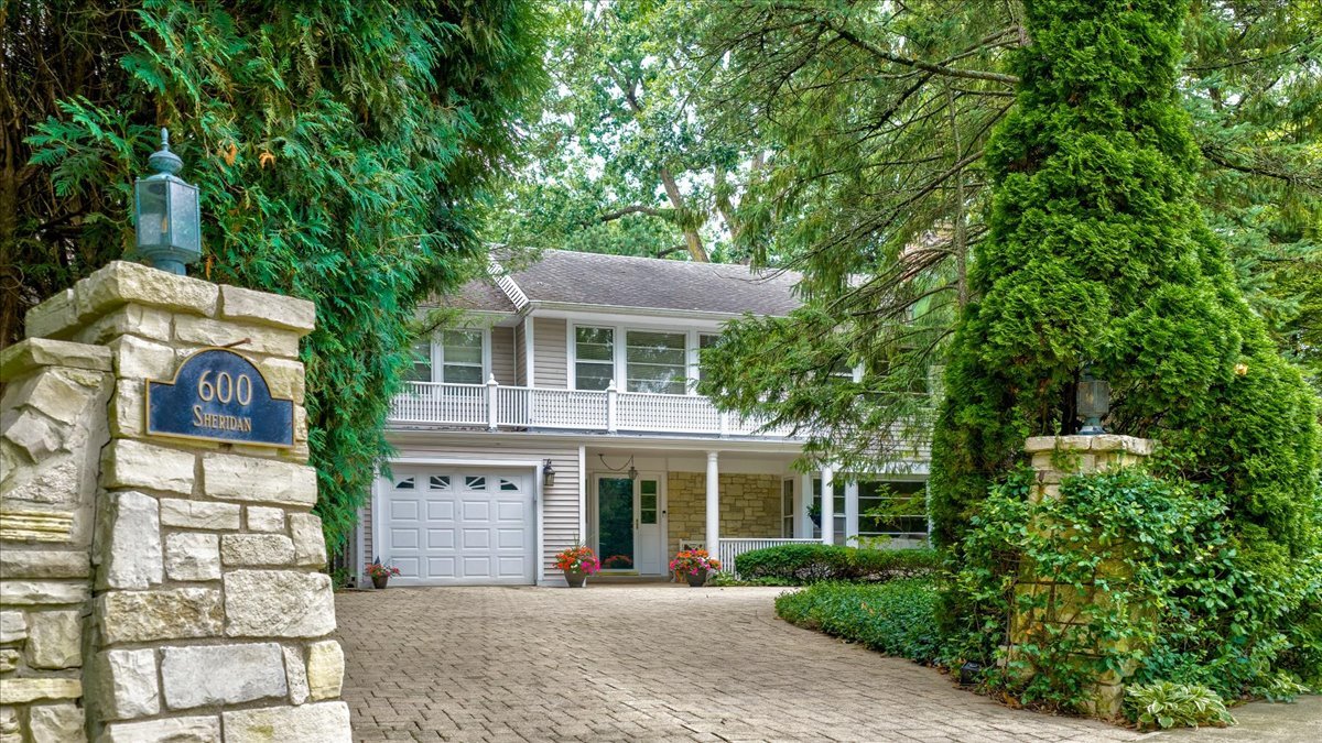 600 Sheridan Road Winnetka, IL 60093 - Photo 2 of 39 Gallery Image 2