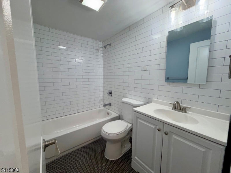 114 Maple Avenue, Unit 1L Montclair, NJ 07042 - Photo 7 of 10