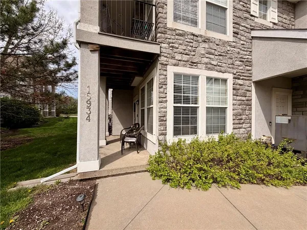 $224,900 | 15934 South Skyview Lane, Olathe, KS 66062