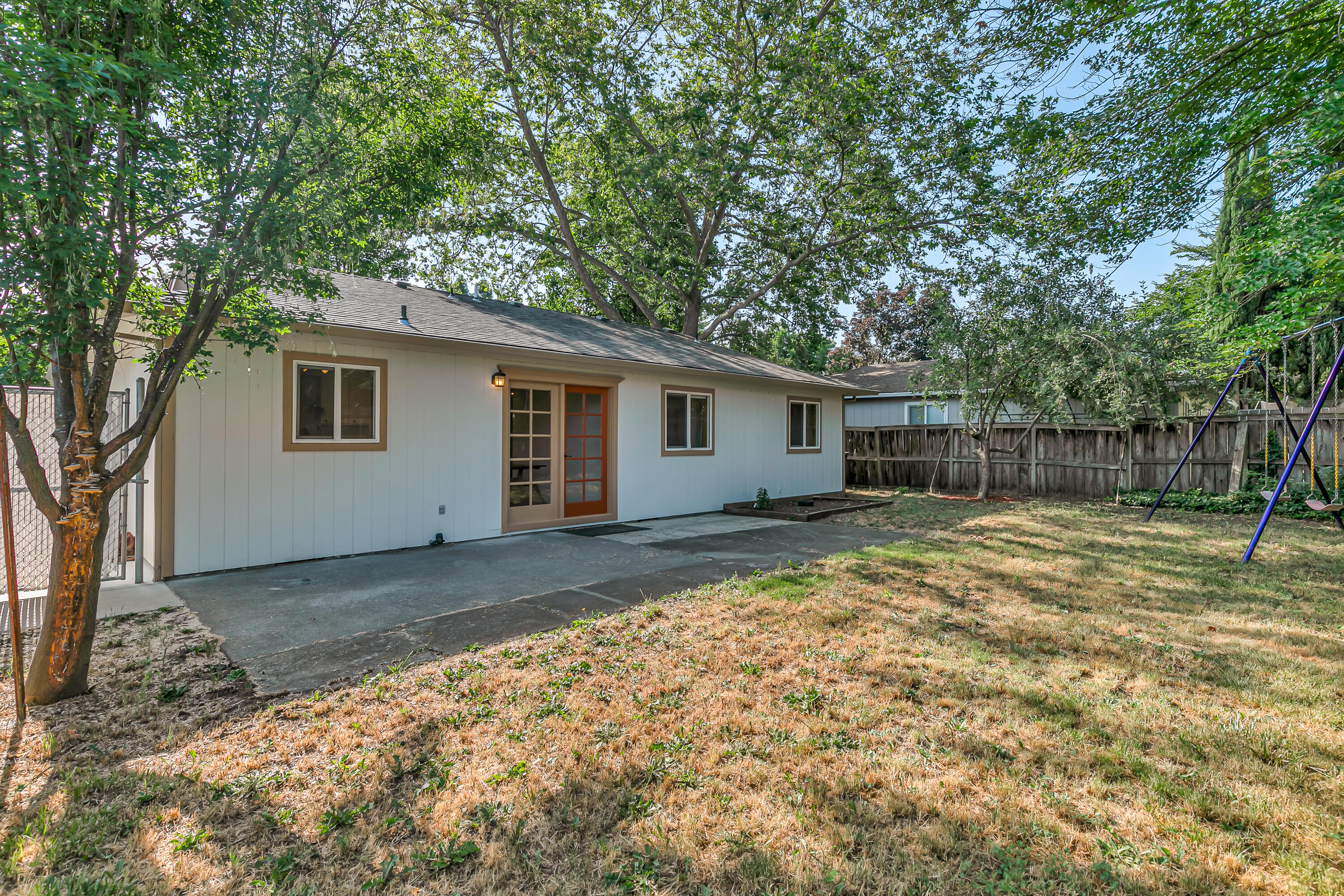 510 Bell Road Talent, OR 97540 - Photo 8 of 26 510 Bell Road, Talent, OR 97540