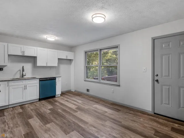 $1,800 | 1999 Hampton Locust Grove Road, Locust Grove, GA 30248