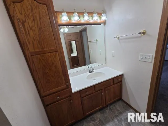 $220,000 | 14013 North Tolle Lane, Mount Vernon, IL 62864