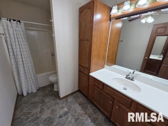 $220,000 | 14013 North Tolle Lane, Mount Vernon, IL 62864