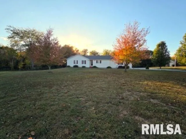 $220,000 | 14013 North Tolle Lane, Mount Vernon, IL 62864