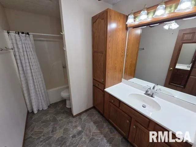 $220,000 | 14013 North Tolle Lane, Mount Vernon, IL 62864