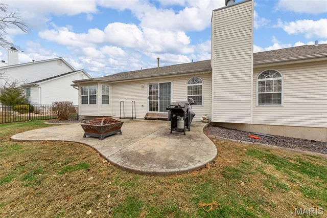 $389,900 | 7 Cherokee Sunset Court, O'Fallon, MO 63366