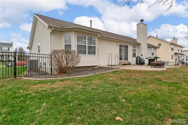 $389,900 | 7 Cherokee Sunset Court, O'Fallon, MO 63366