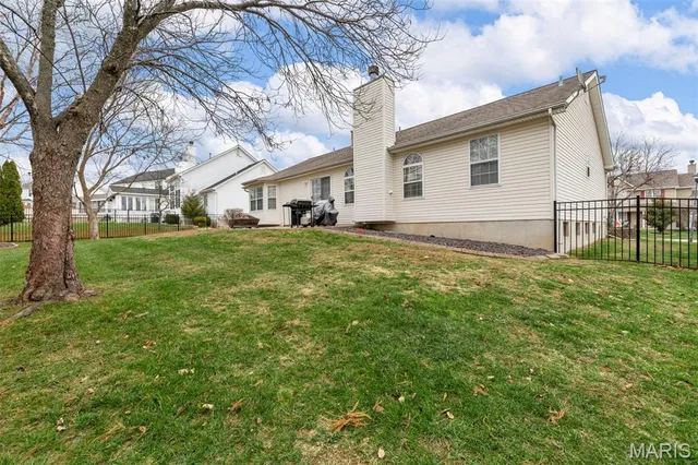 $389,900 | 7 Cherokee Sunset Court, O'Fallon, MO 63366