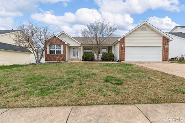 $389,900 | 7 Cherokee Sunset Court, O'Fallon, MO 63366