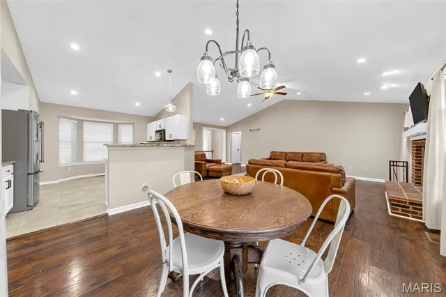 $389,900 | 7 Cherokee Sunset Court, O'Fallon, MO 63366